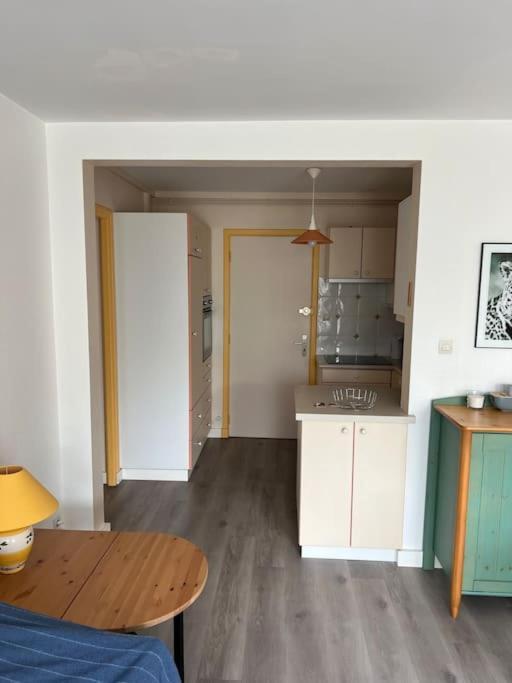 Bel Appartement De Bord De Mer Avec Veranda Роскоф Екстериор снимка
