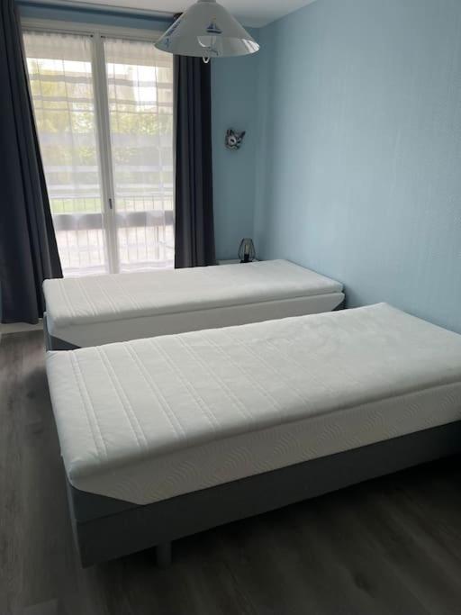 Bel Appartement De Bord De Mer Avec Veranda Роскоф Екстериор снимка